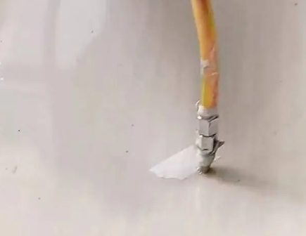永仁瓷砖空鼓维修公司专业解答在瓷砖铺贴过程中，如果使用的砂料过粗（如全部使用了粗砂），可能会导致以下问题